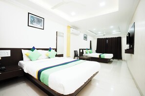 Kaizen Twin Rooms | Desk, free WiFi - Kaizen Stays & Resto (Wai)