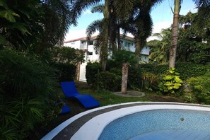 Kolam renang outdoor