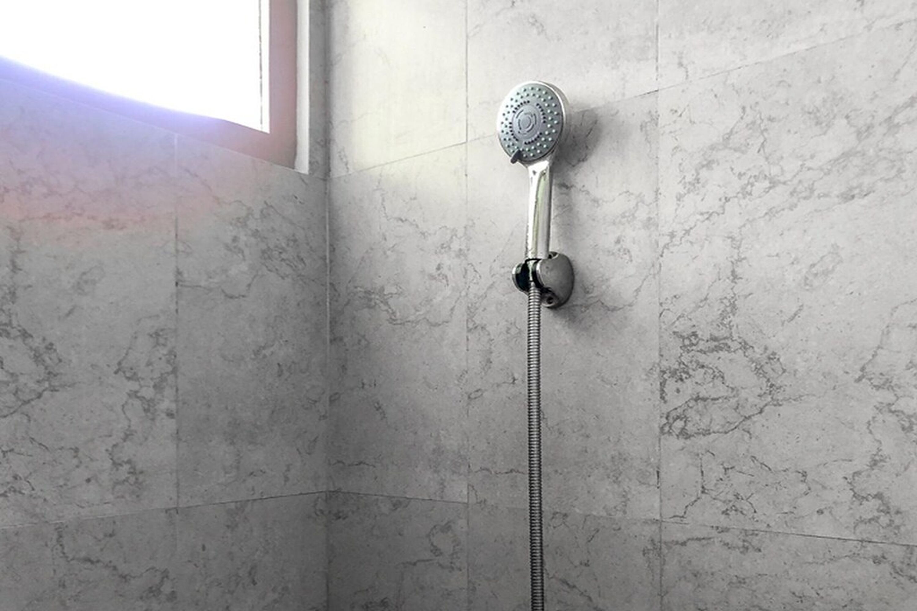 Twin Room | Bathroom | Shower, rainfall showerhead, free toiletries, towels
