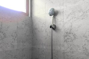 Twin Room | Bilik Mandi | Pancuran mandi, hulu semburan mandi hujan 