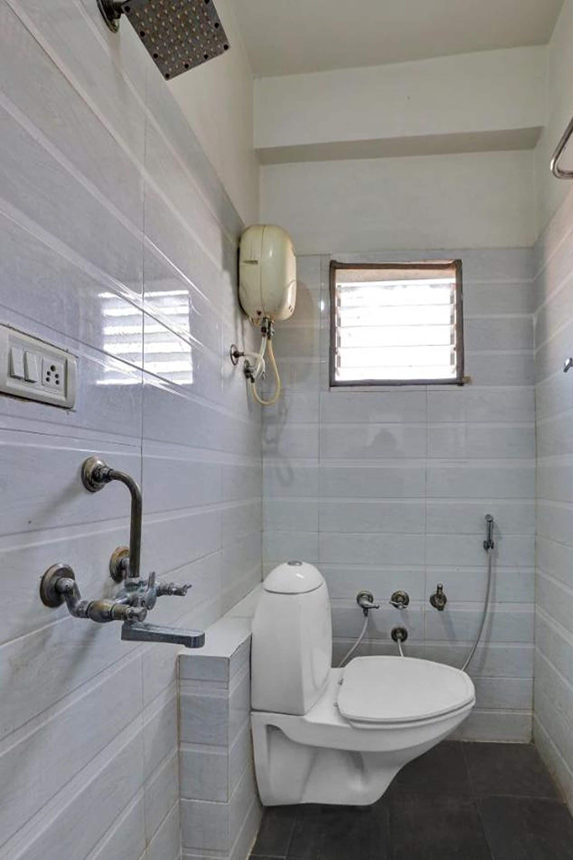 Classic-Zimmer | Badezimmer | Dusche, Regendusche, kostenlose Toilettenartikel, Handtücher