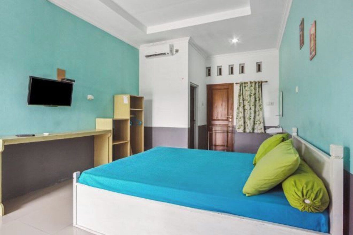Escritorio, wifi gratis, ropa de cama