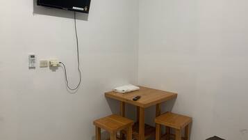 スタンダード ダブルルーム | デスク、アイロン / アイロン台、WiFi (無料)