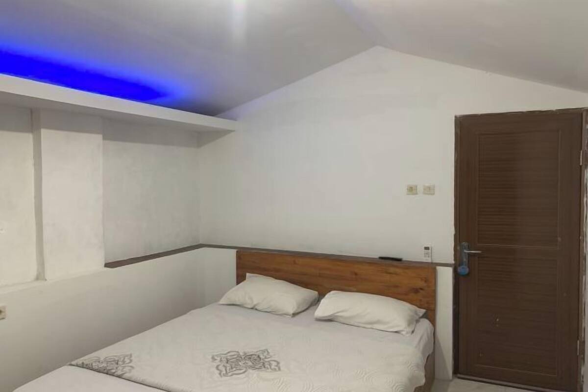 Desk, iron/ironing board, free WiFi