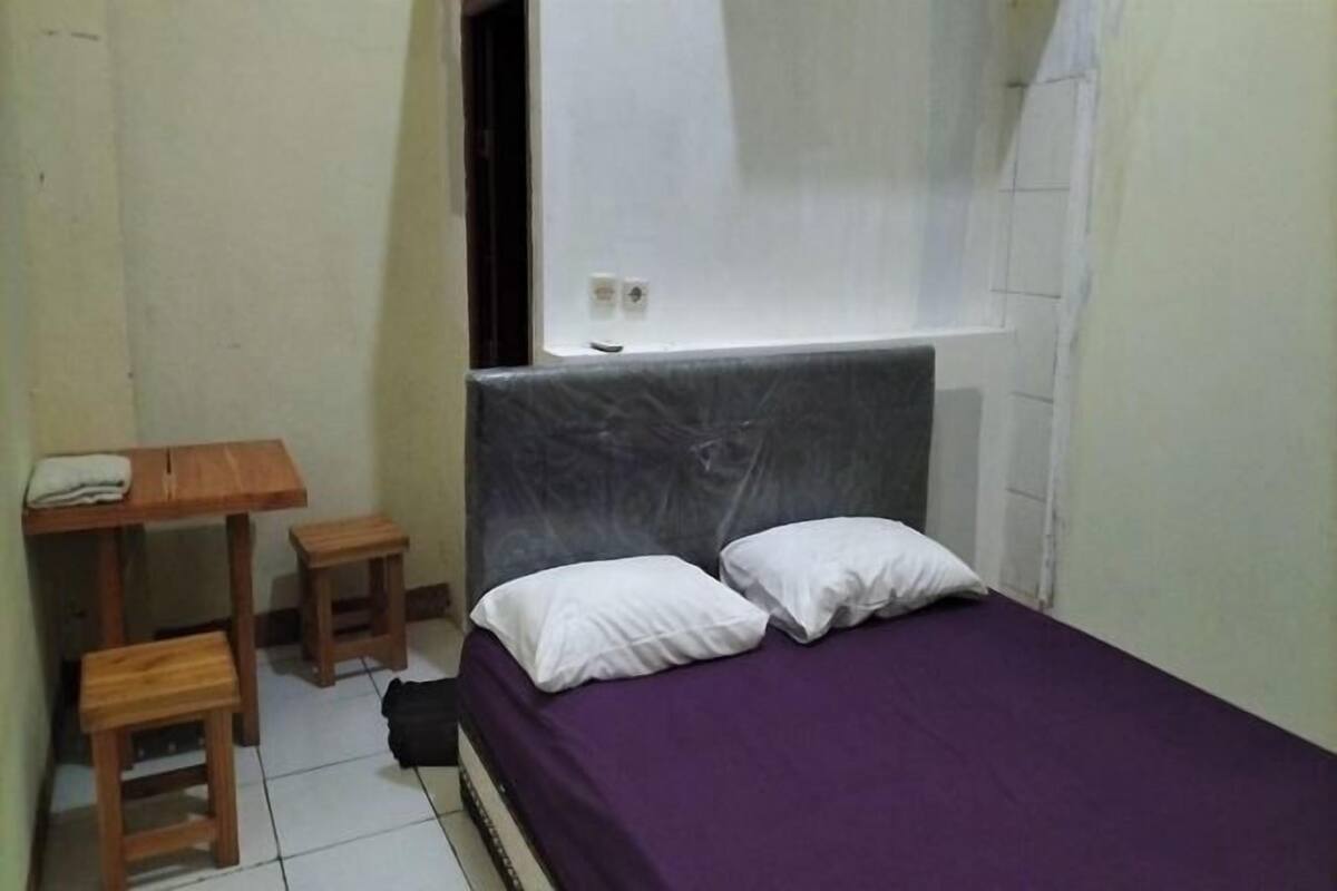 Desk, iron/ironing board, free WiFi