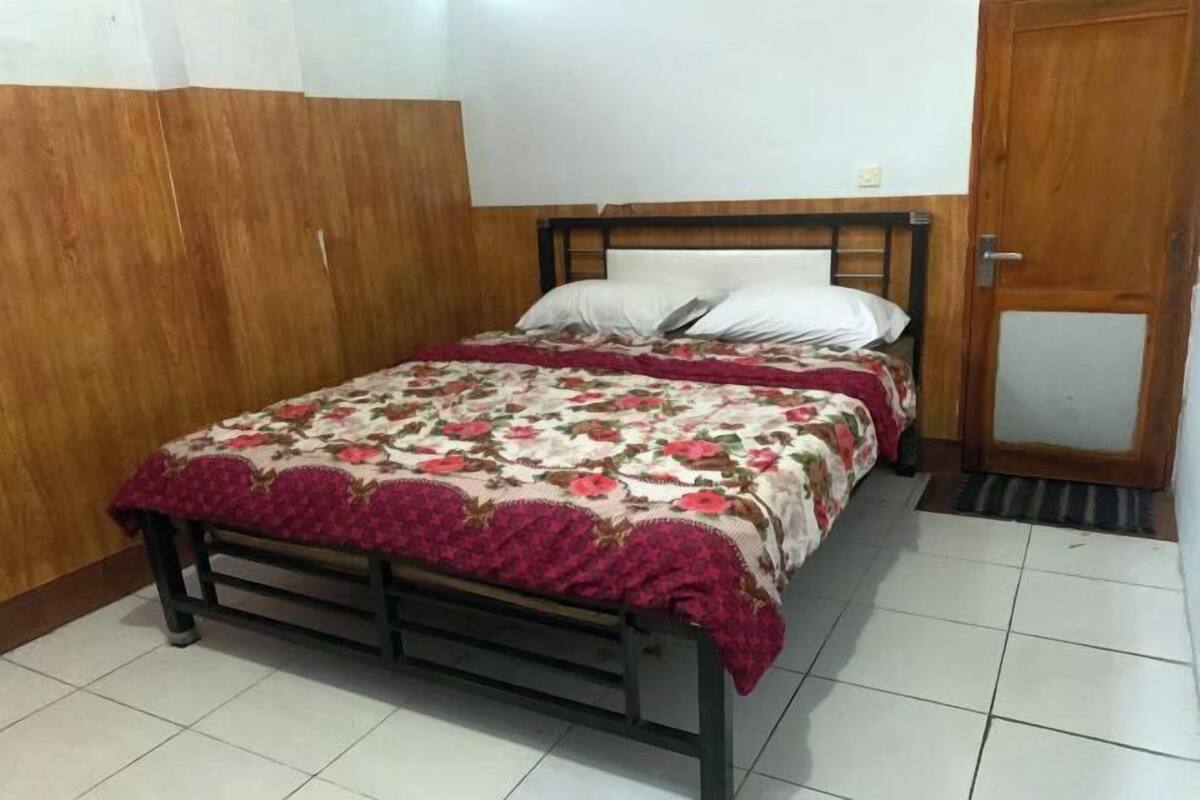 Desk, iron/ironing board, free WiFi
