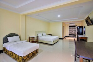 Studio Suite | In-room safe, desk, free WiFi, bed sheets - Malibou Hotel Medan (Tebing Tinggi)
