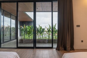 Penthouse, 4 Bedrooms | Desk, iron/ironing board, free WiFi, bed sheets