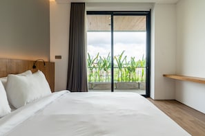 Penthouse, 3 habitaciones | Escritorio, tabla de planchar con plancha, wifi gratis y ropa de cama