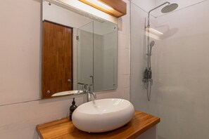 Villa, 3 Bedrooms | Bathroom | Separate tub and shower, rainfall showerhead, free toiletries