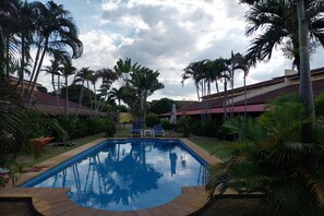 室外游泳池