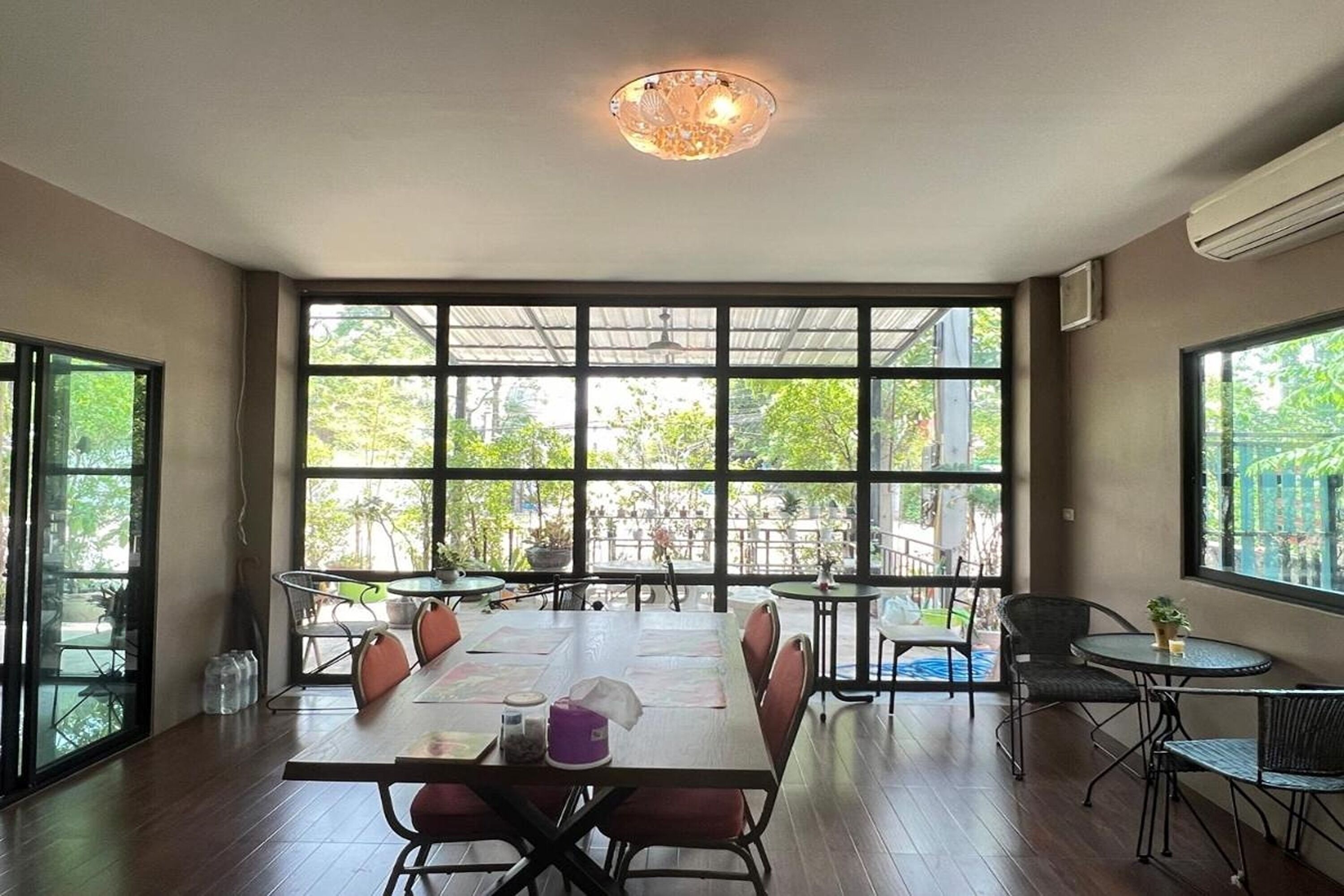 Photo - V Tharm Hotel