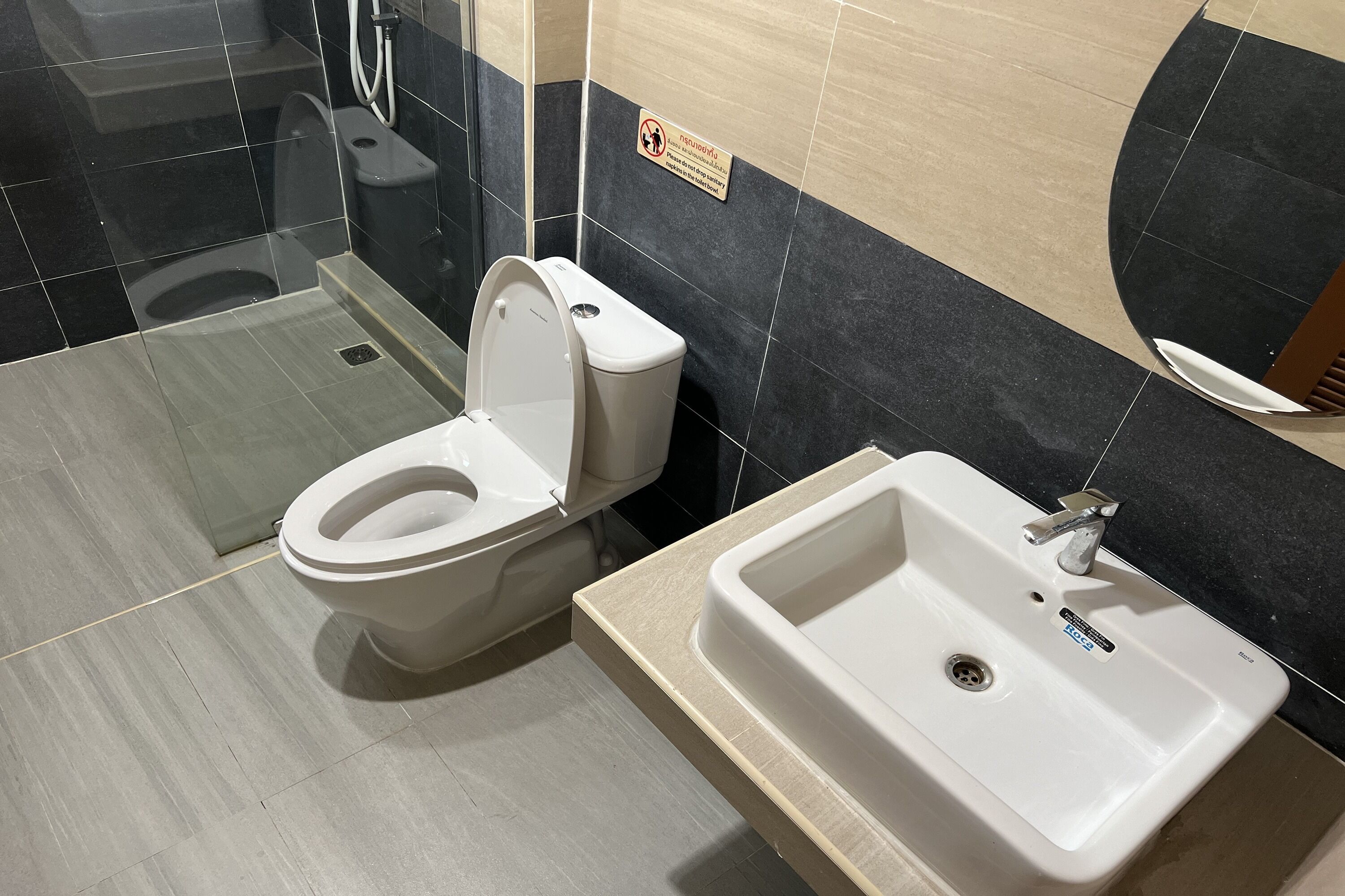 Photo - V Tharm Hotel