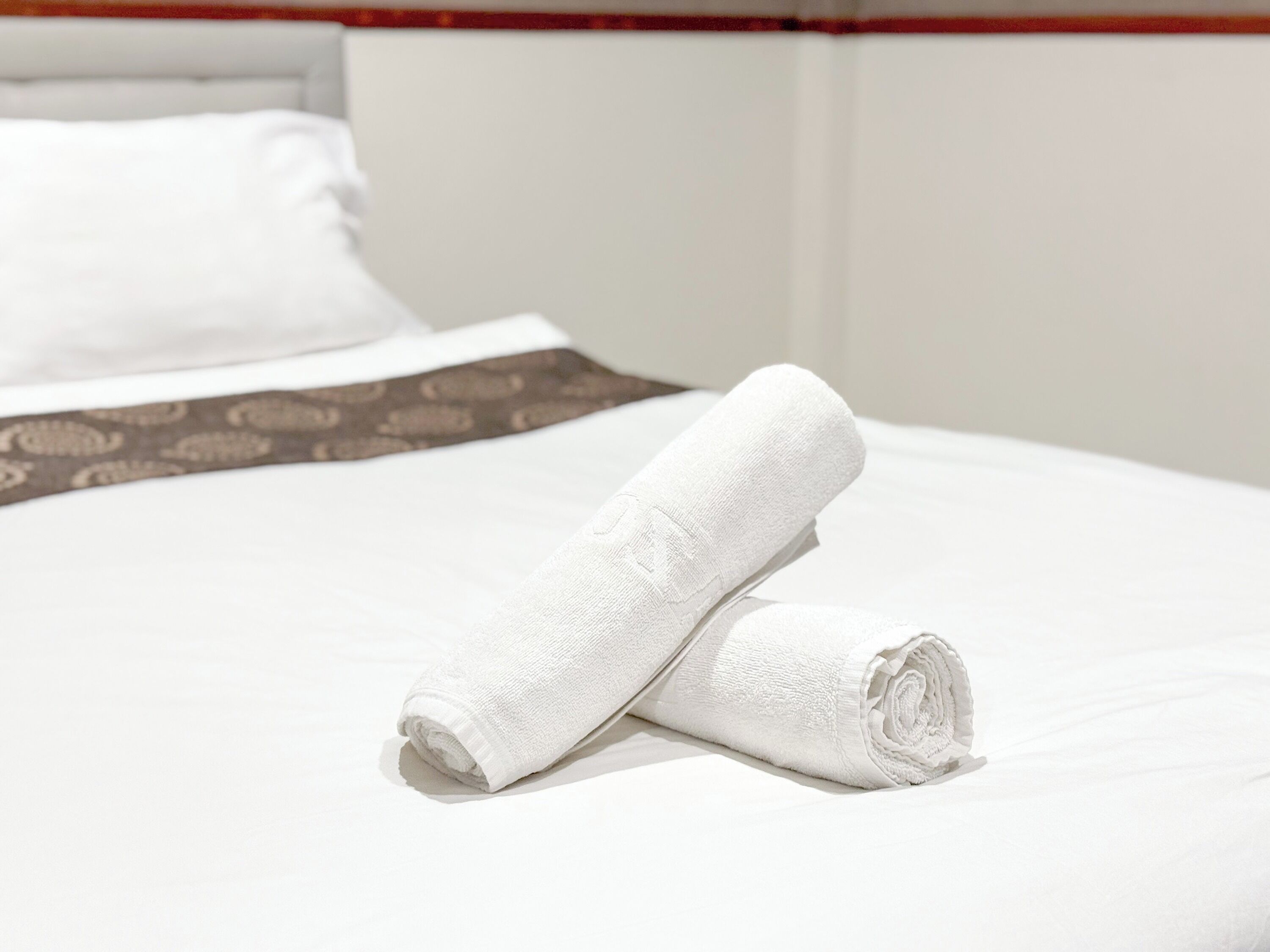 Escritorio y ropa de cama 