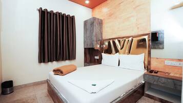 Deluxe Room | Desk, free WiFi, bed sheets