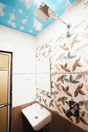 Deluxe Room | Bathroom - The United Hotel (Mumbai)