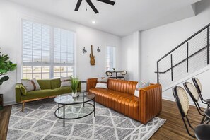 Smart TV, chimenea, mesa de ping pong