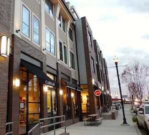 Exterior - Belmont Retreat walk to Restaurants, Coffee, 12 South (Nashville)