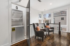 Interior - Belmont Retreat walk to Restaurants, Coffee, 12 South (Nashville)