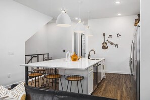 Interior - Rooftop Deck, Patio & Garage - Walk to Restaurants (Nashville)