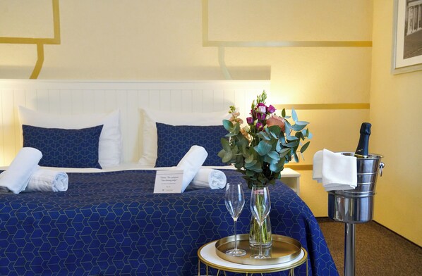 华丽双人房 | 客房内保险箱、遮光窗帘、熨斗/熨板、免费 WiFi