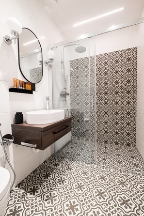 Deluxe tweepersoonskamer | Badkamer