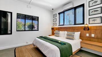 6 bedrooms, iron/ironing board, free WiFi, bed sheets