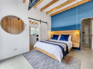 5 slaapkamers, een strijkplank/strijkijzer, gratis wifi, beddengoed