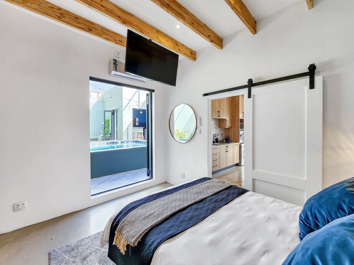 5 bedrooms, iron/ironing board, free WiFi, bed sheets