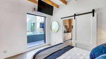 5 bedrooms, iron/ironing board, free WiFi, bed sheets