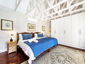 1 室のベッドルーム、アイロン / アイロ�ン台、WiFi (無料)、ベッドシーツ