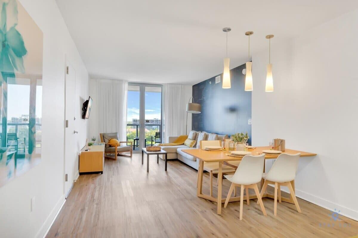 Een televisie en een kantoor