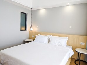 Deluxe Apartment | In-room safe, individually decorated, individually furnished, desk
