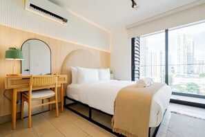 1 bedroom, desk, iron/ironing board, WiFi