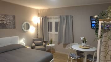 1 chambre, fer et planche à repasser, Wi-Fi gratuit, draps fournis