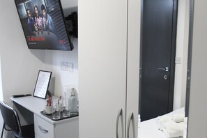 Basic Room | 1 bedroom, desk, iron/ironing board, free WiFi - The Mini Hotel -Birmingham City-FREE BREAKFAST (Birmingham)