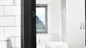 Basic Room | 1 bedroom, desk, iron/ironing board, free WiFi