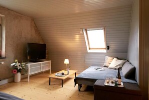 3 Schlafzimmer, Schreibtisch, Bügeleisen/Bügelbrett, Reisekinderbett