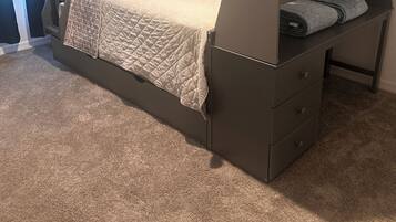 4 bedrooms, desk, iron/ironing board, travel crib