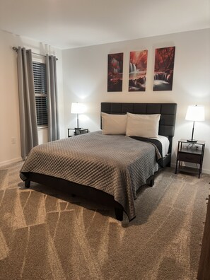 4 Schlafzimmer, Schreibtisch, Bügeleisen/Bügelbrett, Reisekinderbett