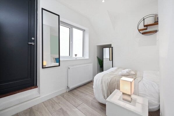 3 habitaciones, tabla de planchar con plancha, cuna de viaje y wifi 