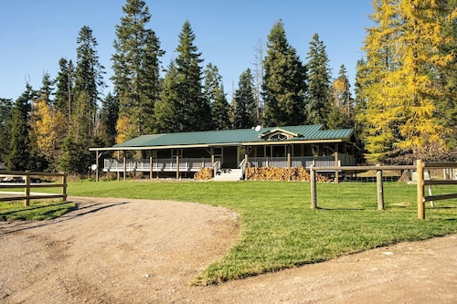 Farmhouse - Peaceful 5 bedroom / 3 bath