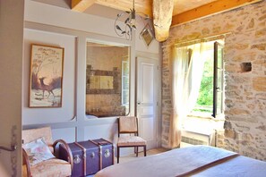 2 bedrooms, iron/ironing board, travel cot, free WiFi - Gite de Charme au Centre du Pays Cathare, Carcassonne. Calme et Détente Garantis (Lauraguel)