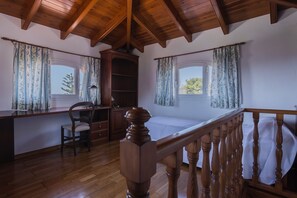 4 bedrooms, WiFi, bed sheets - Villa Silvina - Close to the Beach (San Jaime Mediterráneo)