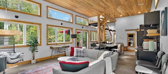 Modern Cottage - Lake, Rooftop Hot Tub & Fireplace