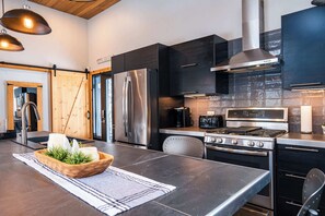 冰箱、微波炉、烤箱、炉灶