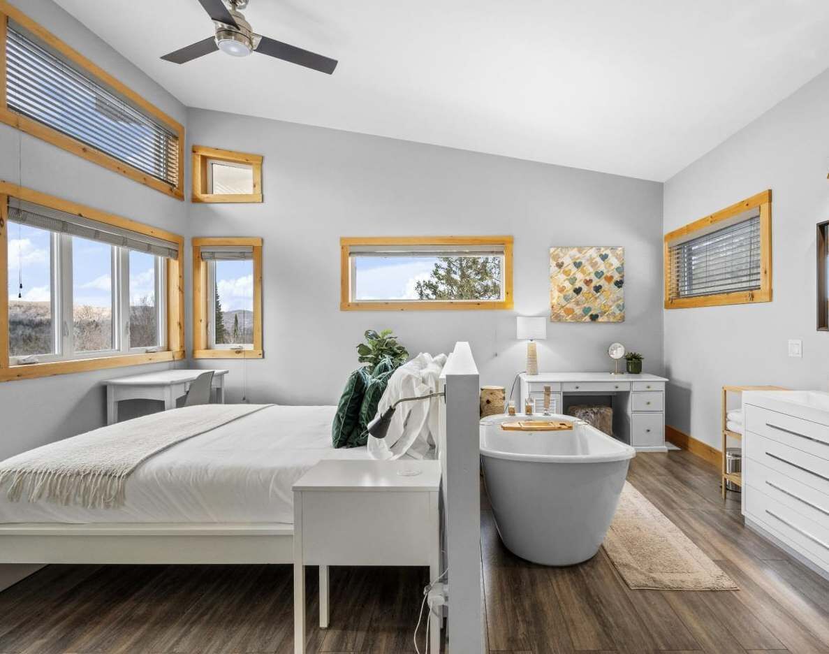 4 habitaciones, tabla de planchar con plancha, cuna de viaje y wifi 