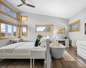 4 多间卧室、熨斗/熨衣板、旅行婴儿床、WiFi