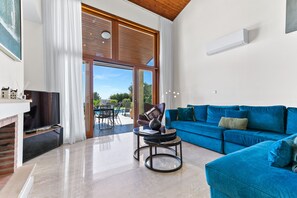 Villa | Oppholdsområde | Smart-TV, Netflix og strømmetjenester