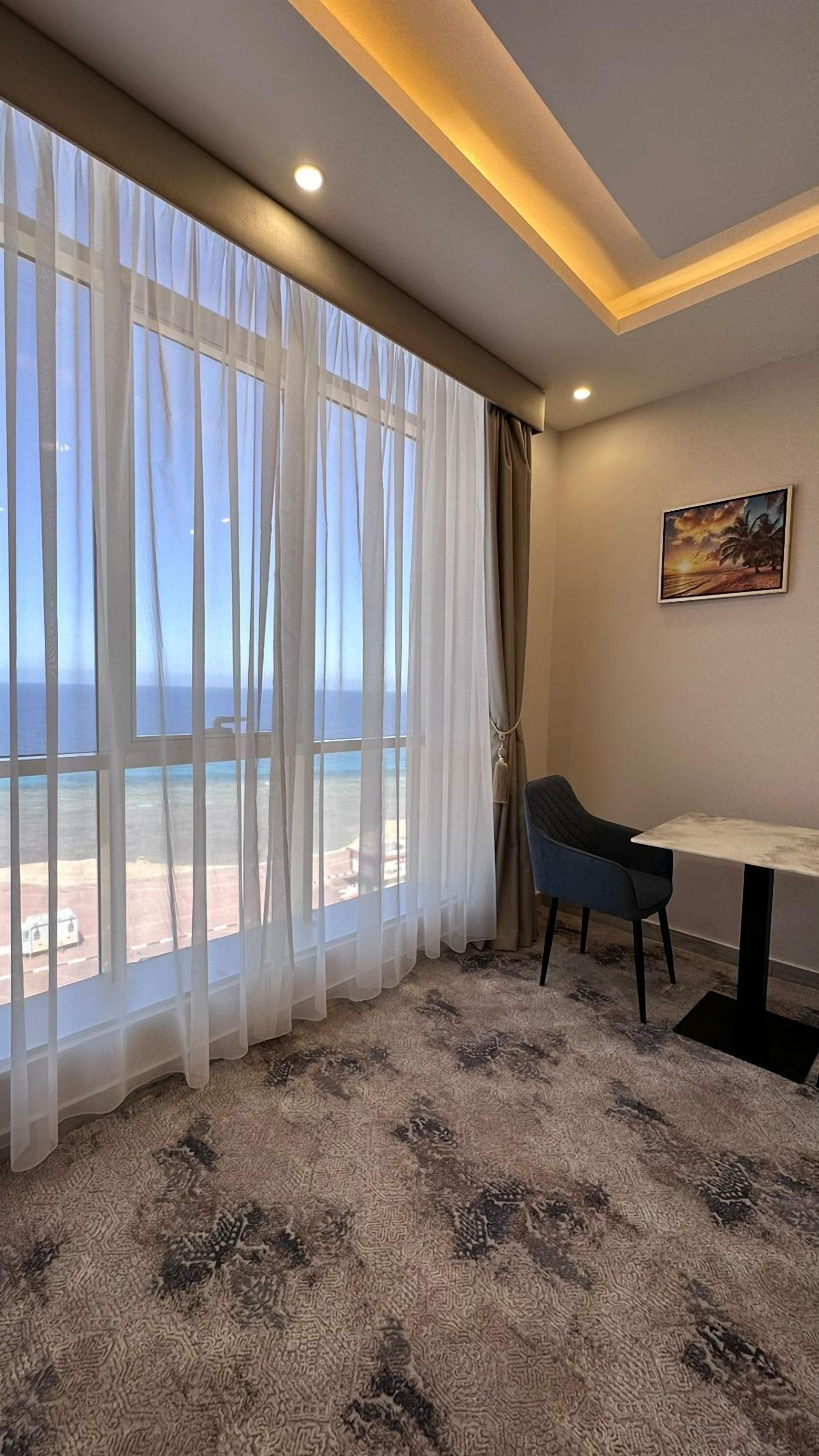 Executive Room with Sea View | 低過敏寢具、迷你吧、客房內保險箱、遮光布/窗簾
